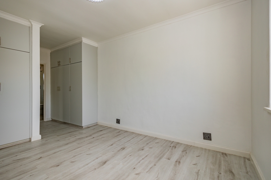 4 Bedroom Property for Sale in Bloubergrant Western Cape